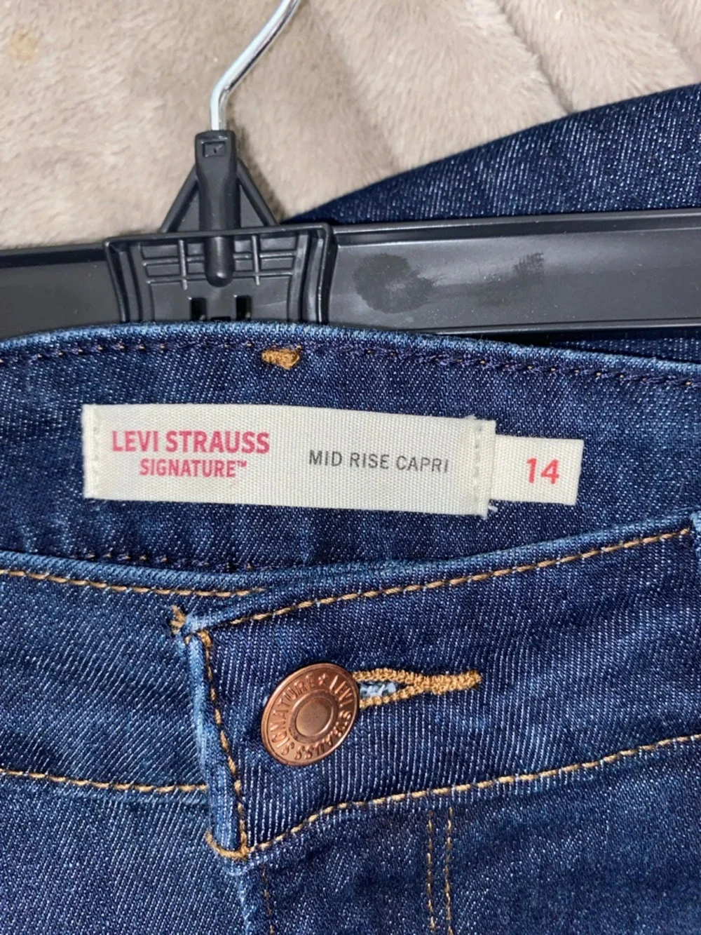 0409 Levi Strauss Signature Mid Rise Jean Capris - Picture 2 of 3